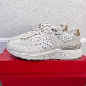 New Balance Women's Ivory/Cream 880 Sneakers - Japan: Limited Edition